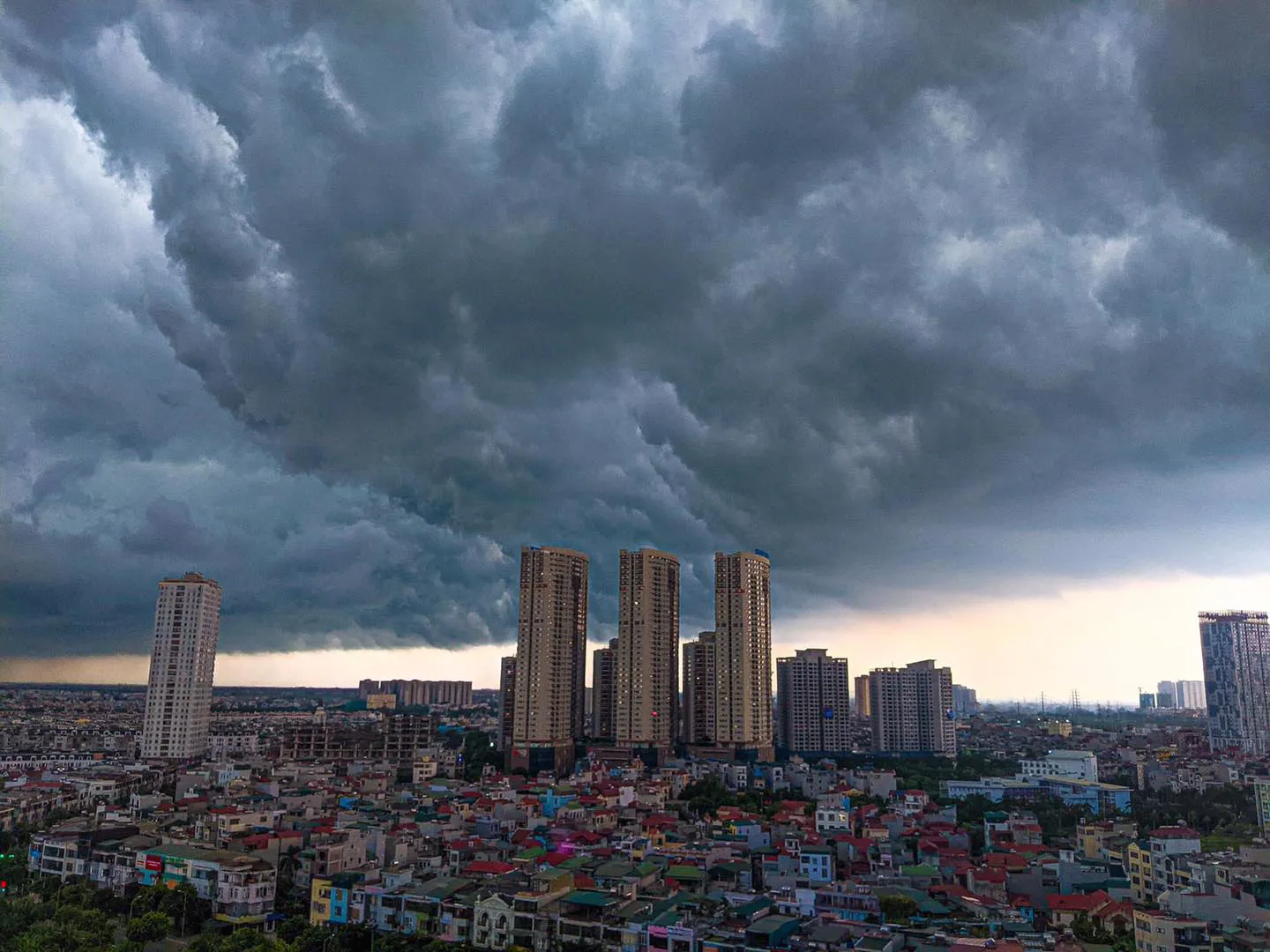 Dự báo thời tiết Hà Nội ngày 17/9/2024: nhiều mây, mưa rất to