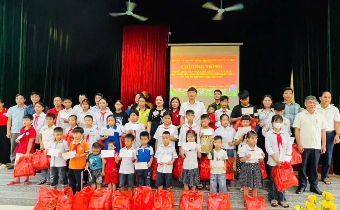 Ứng Hòa: quan tâm, chăm lo cho học sinh vùng lũ