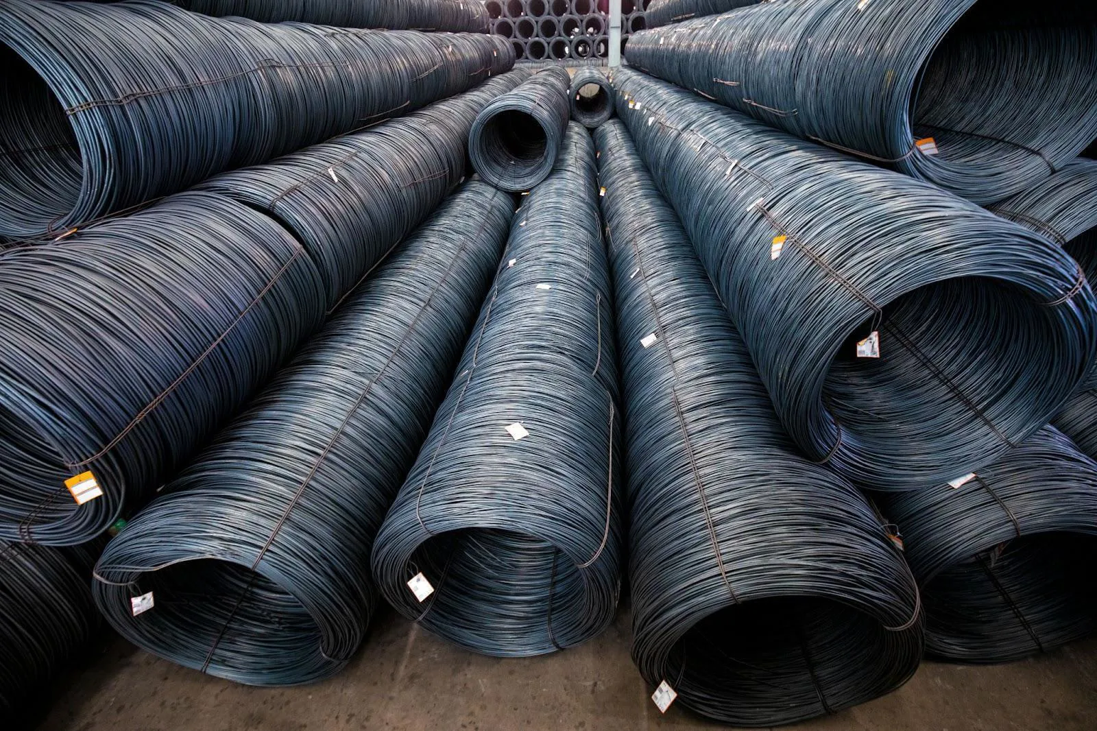 Giá thép hôm nay 17/9: thép thanh vằn trong nước điều chỉnh giá bán
