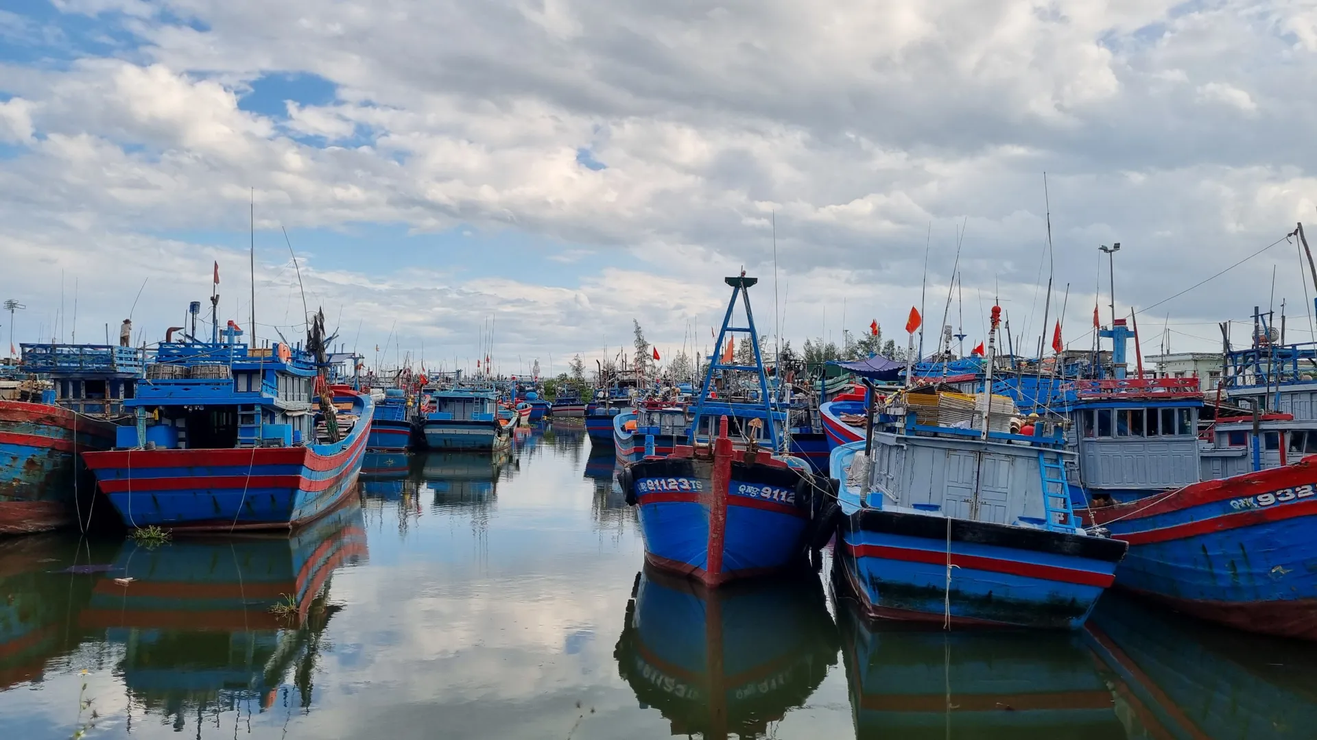 Quảng Ngãi cấm tàu, thuyền ra biển từ 12 giờ ngày 18/9