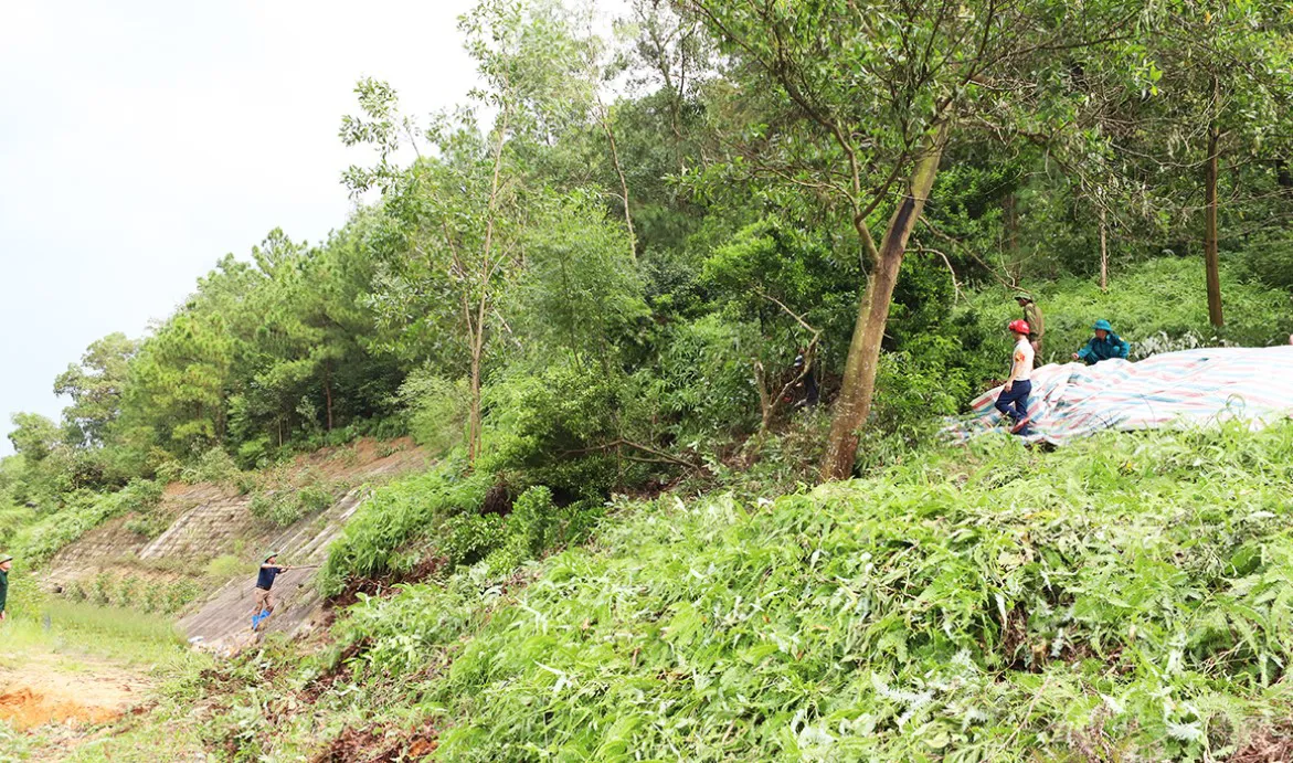 Bắc Giang công bố tình huống khẩn sự cố sạt lở núi Y Sơn