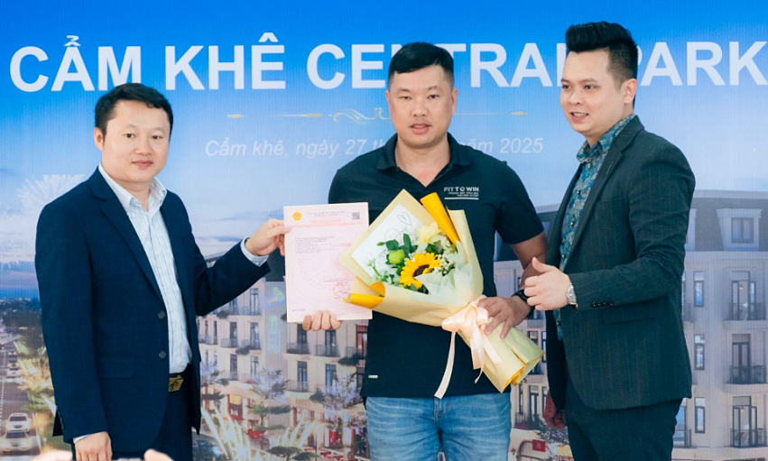 Cư dân Cẩm Khê Central Park nhận giấy chứng nhận quyền sở hữu đất