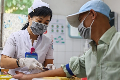 Ca Covid tăng nhẹ, TP HCM khuyến cáo đeo khẩu trang nơi đông người