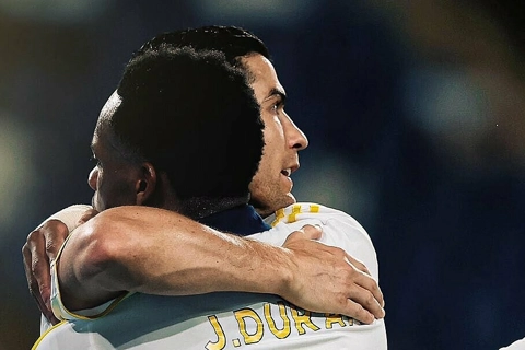 Ronaldo sút hỏng và ghi bàn phạt đền trong cùng một trận