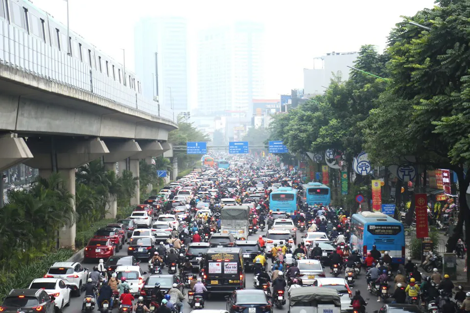 Đường Nguyễn Trãi ùn tắc kéo dài từ 7 giờ sáng, ngày 3/1. Ảnh: Phạm Công
