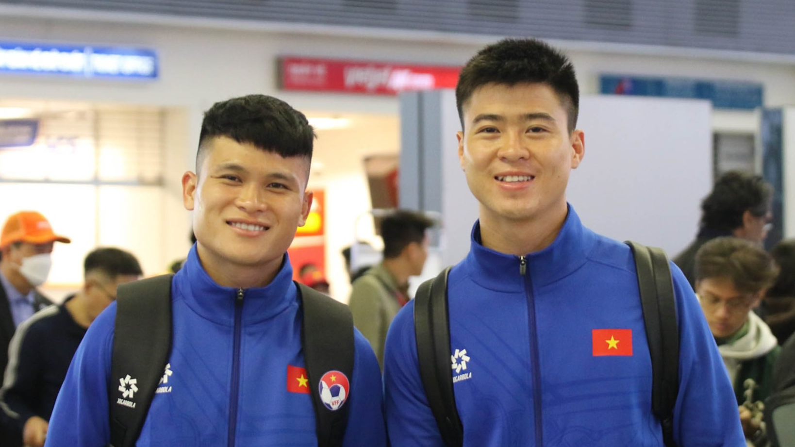 Tuấn Hải và Duy Mạnh rạng rỡ, tuyển Việt Nam lên đường sang Qatar