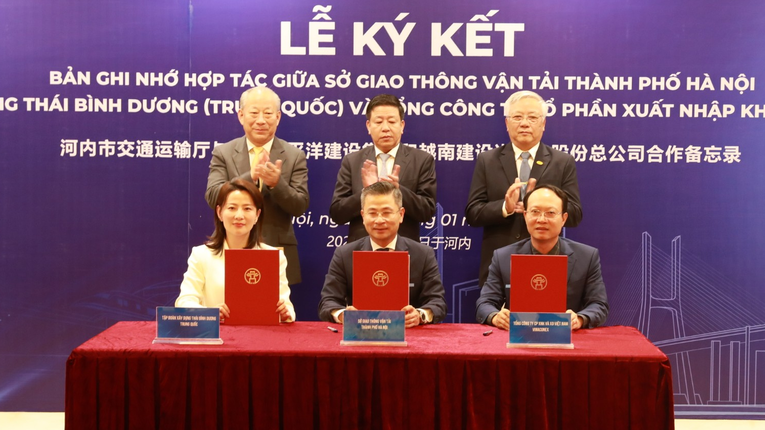 Lễ ký kết Hợp tác nghiên cứu hai dự án giao thông trọng điểm. Ảnh: Ngọc Hải