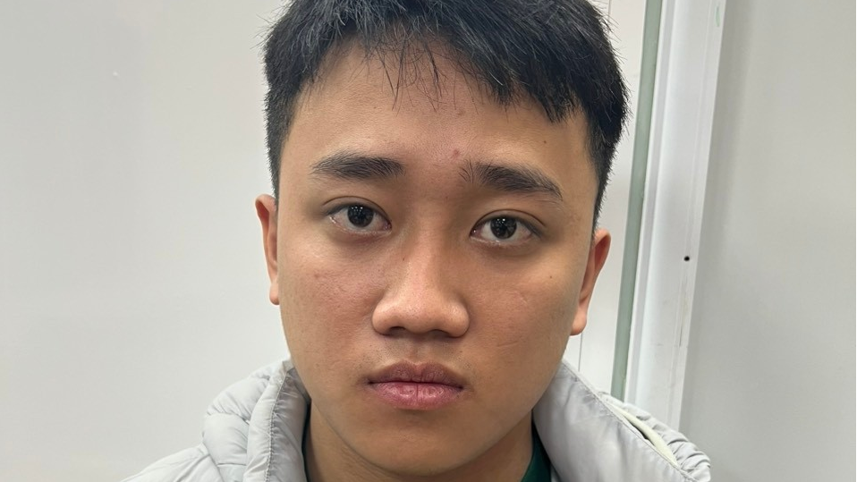 Hà Nội: Nam thanh niên vào tiệm vàng cướp mặt dây chuyền để tặng bạn gái