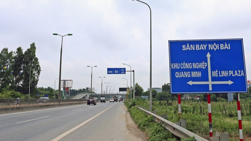 Tổ chức giao thông phục vụ lắp đặt cầu đi bộ trên đường Võ Văn Kiệt