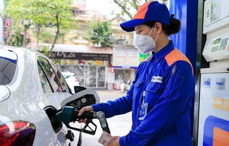 Giá xăng dầu đồng loạt tăng mạnh từ 15 giờ hôm nay
