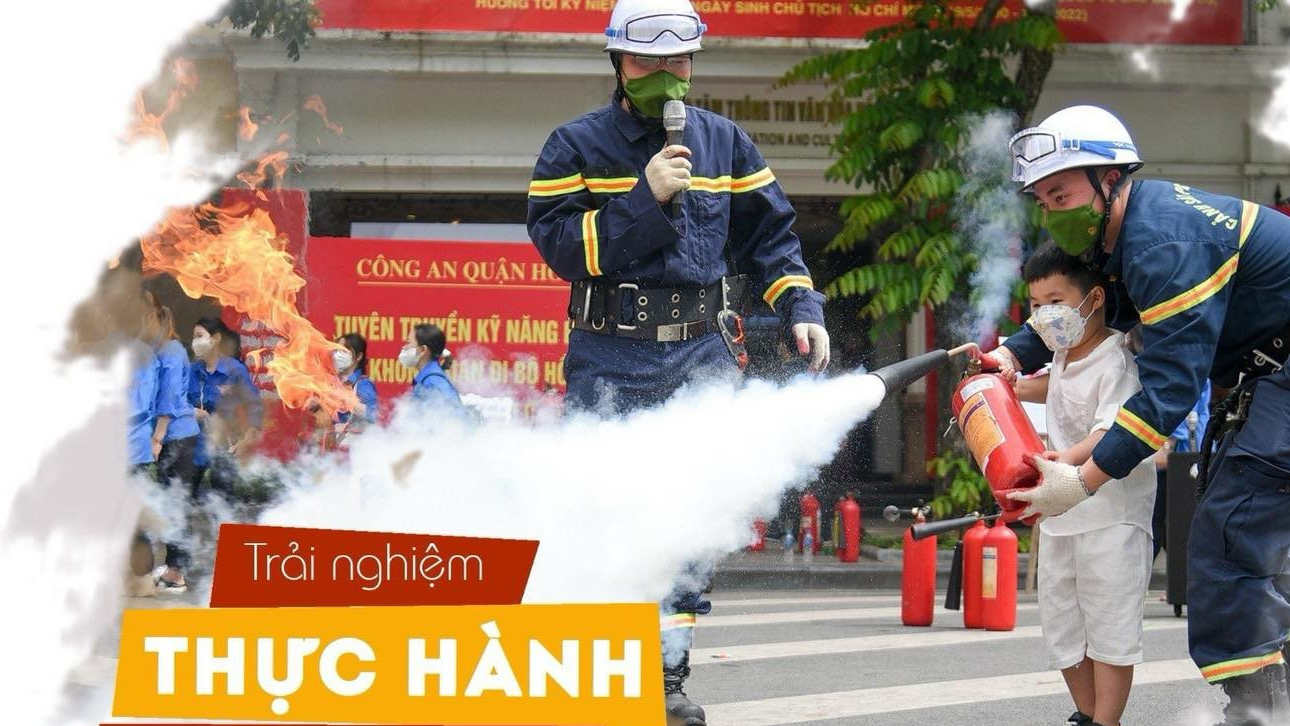 Người dân Thủ đô trải nghiệm, thực hành kỹ năng phòng cháy, chữa cháy