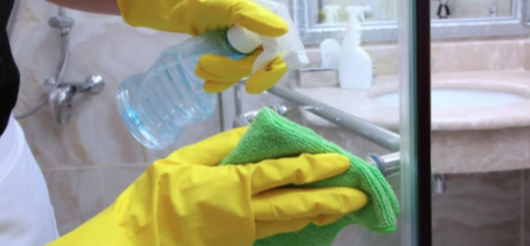 Làm sạch phòng tắm mà không cần cọ rửa nhiều bằng cách này