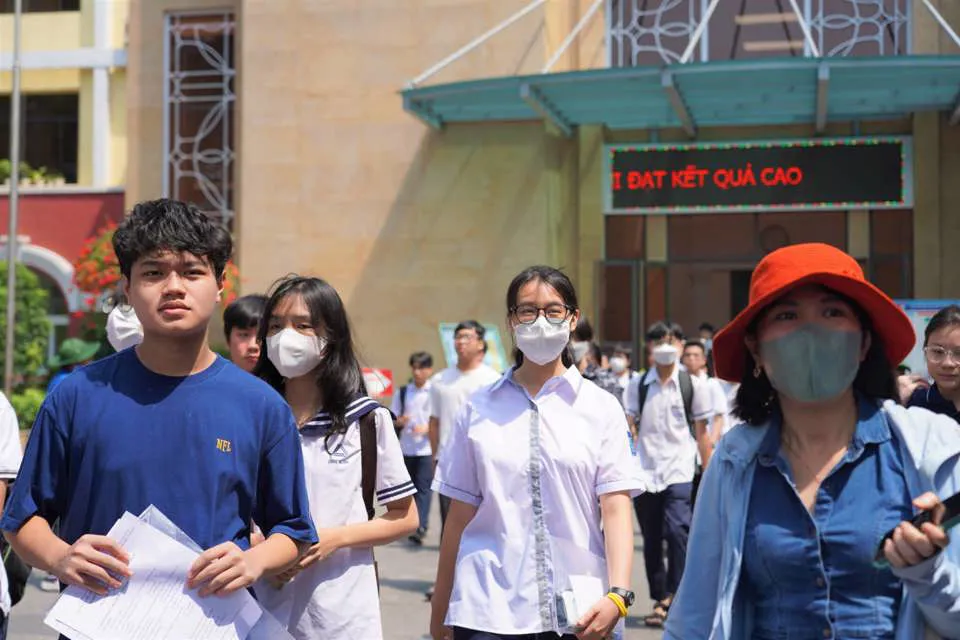Thí sinh hoàn tất kỳ thi lớp 10 THPT chuyên Khoa học Tự nhiên năm 2023 ( Ảnh: VNU)