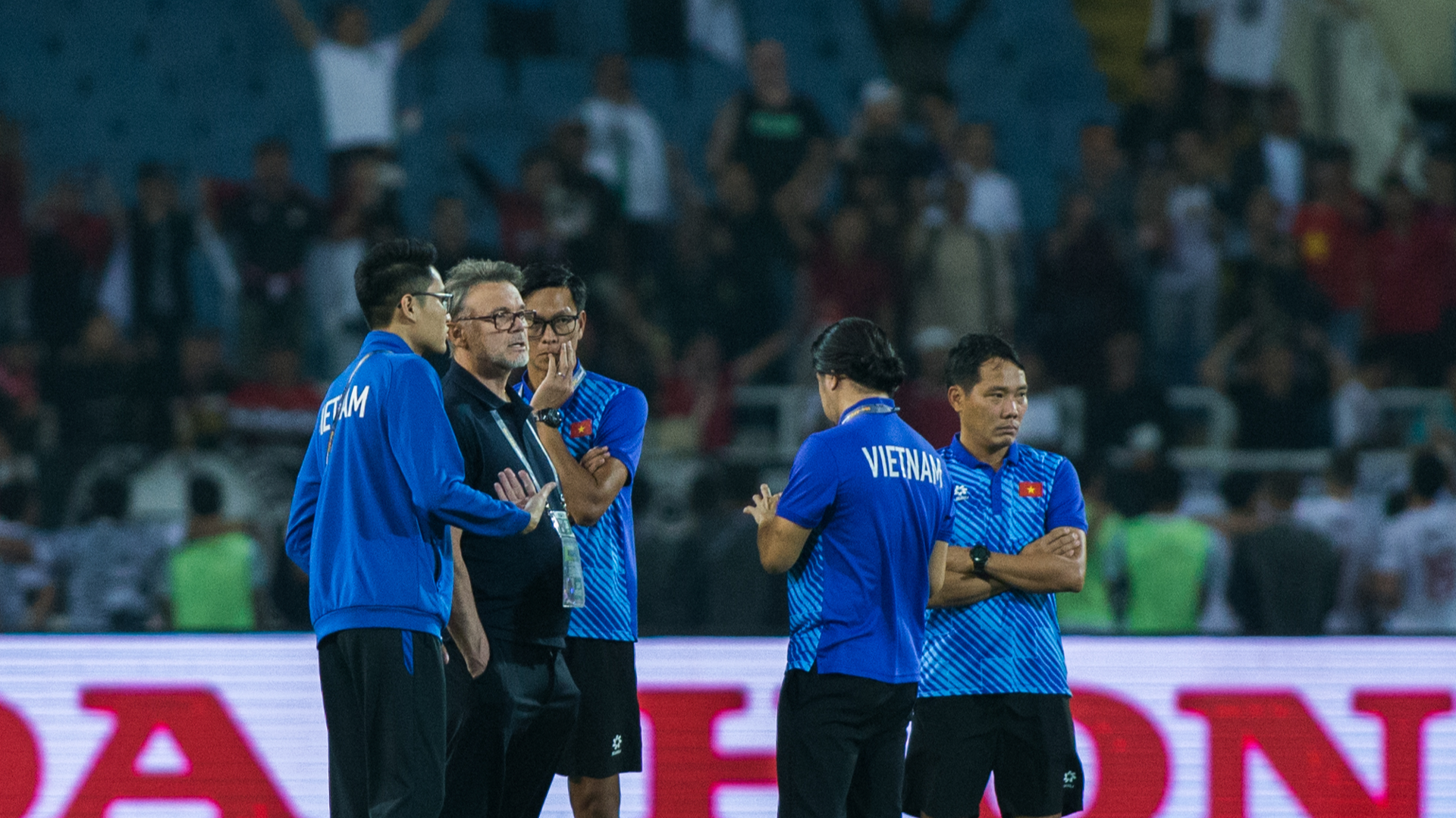 Ai được lựa chọn thay HLV Philippe Troussier?