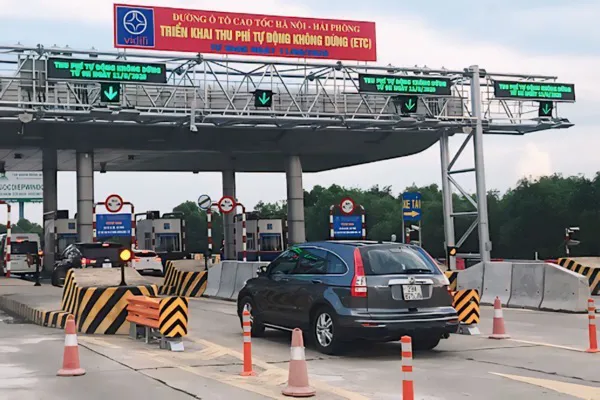 Ô tô được miễn phí đường bộ trong trường hợp nào?