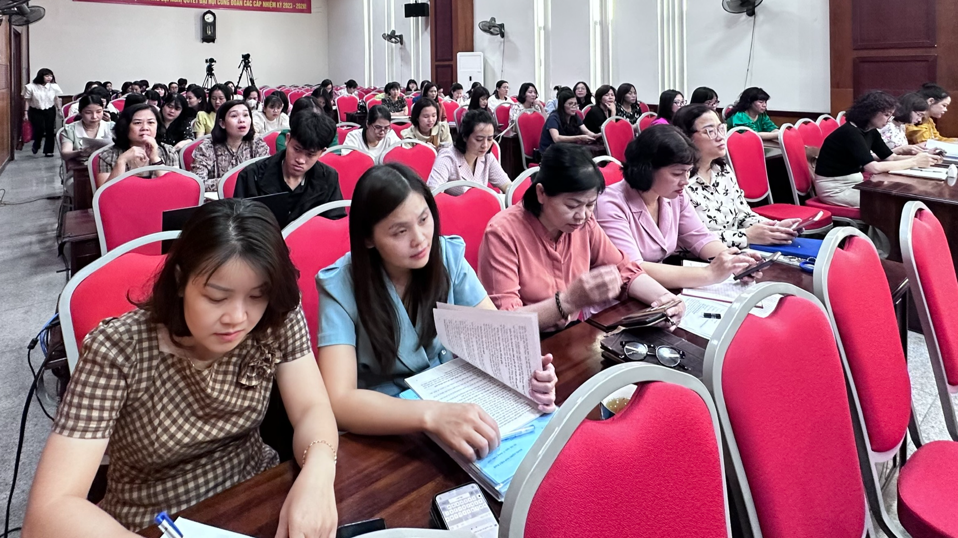Tập huấn phương pháp phát hiện, tuyên truyền, nhân rộng gương điển hình tiên tiến
