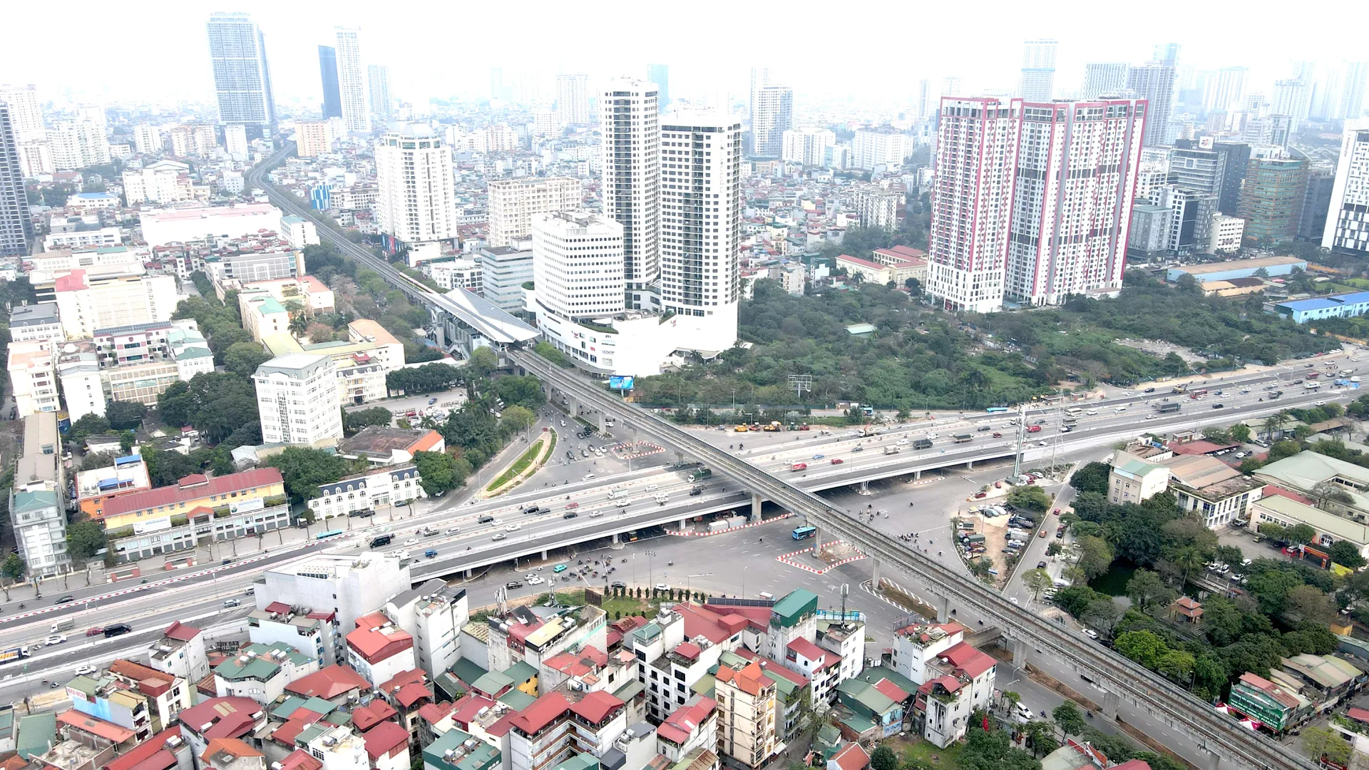 Phương tiện đi lại thế nào khi 2 cầu vượt thép Mai Dịch thông xe?