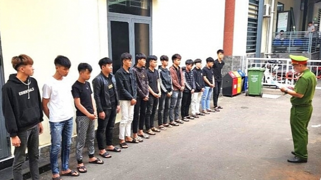 Khởi tố 2 nhóm “Kiến lửa” và “Tôn Đản” mang hung khí náo loạn đường phố