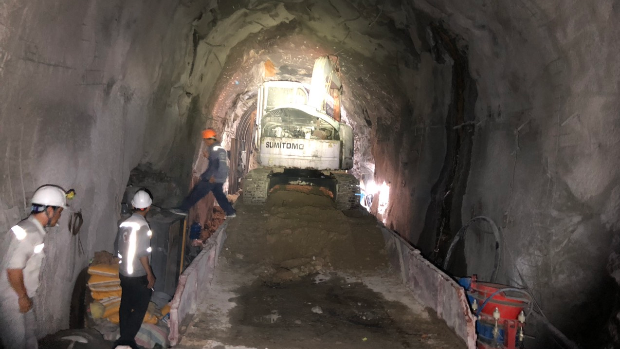 Huy động 200 công nhân khẩn trương thông hầm đường sắt Đèo Cả