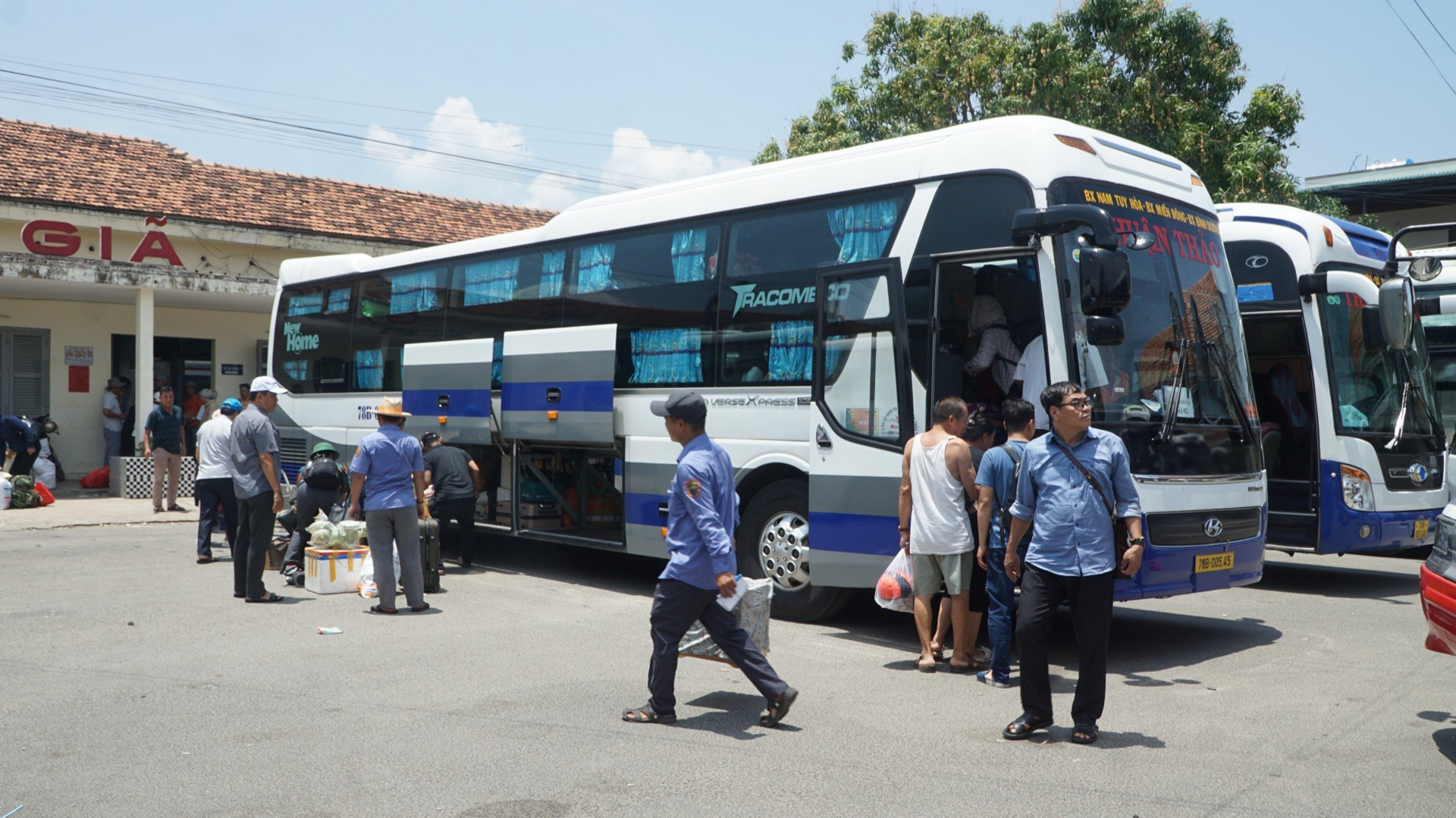 Sập hầm đường sắt qua Đèo Cả khiến hành trình toàn tuyến tăng thêm giờ