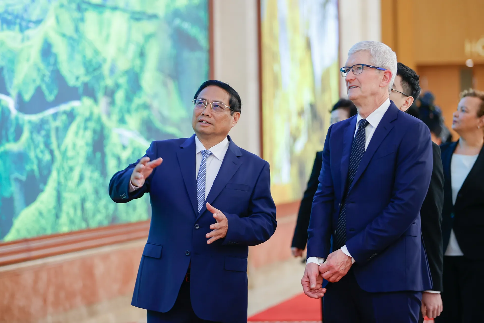 Thủ tướng Phạm Minh Chính tiếp Giám đốc điều hành Apple của Hoa Kỳ