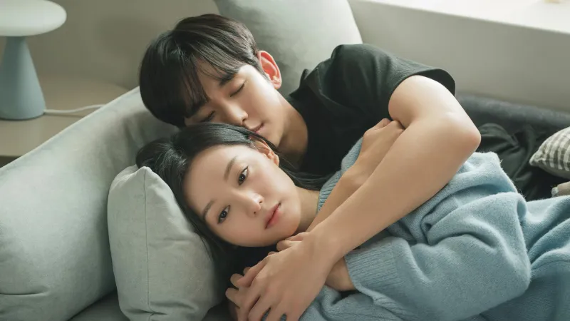 Kim Soo Hyun có khối tài sản ước tính gấp 23,4 lần Kim Ji Won