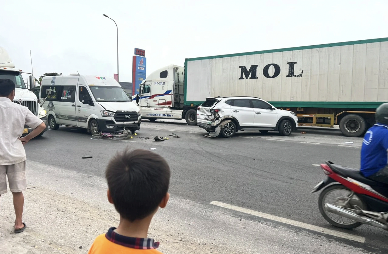Tai nạn liên hoàn trên Quốc lộ 1 đoạn qua Thanh Hóa