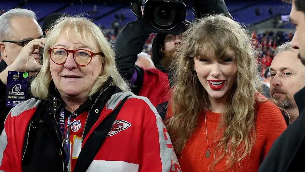 Taylor Swift được mẹ bạn trai dành nhiều lời khen cho album mới