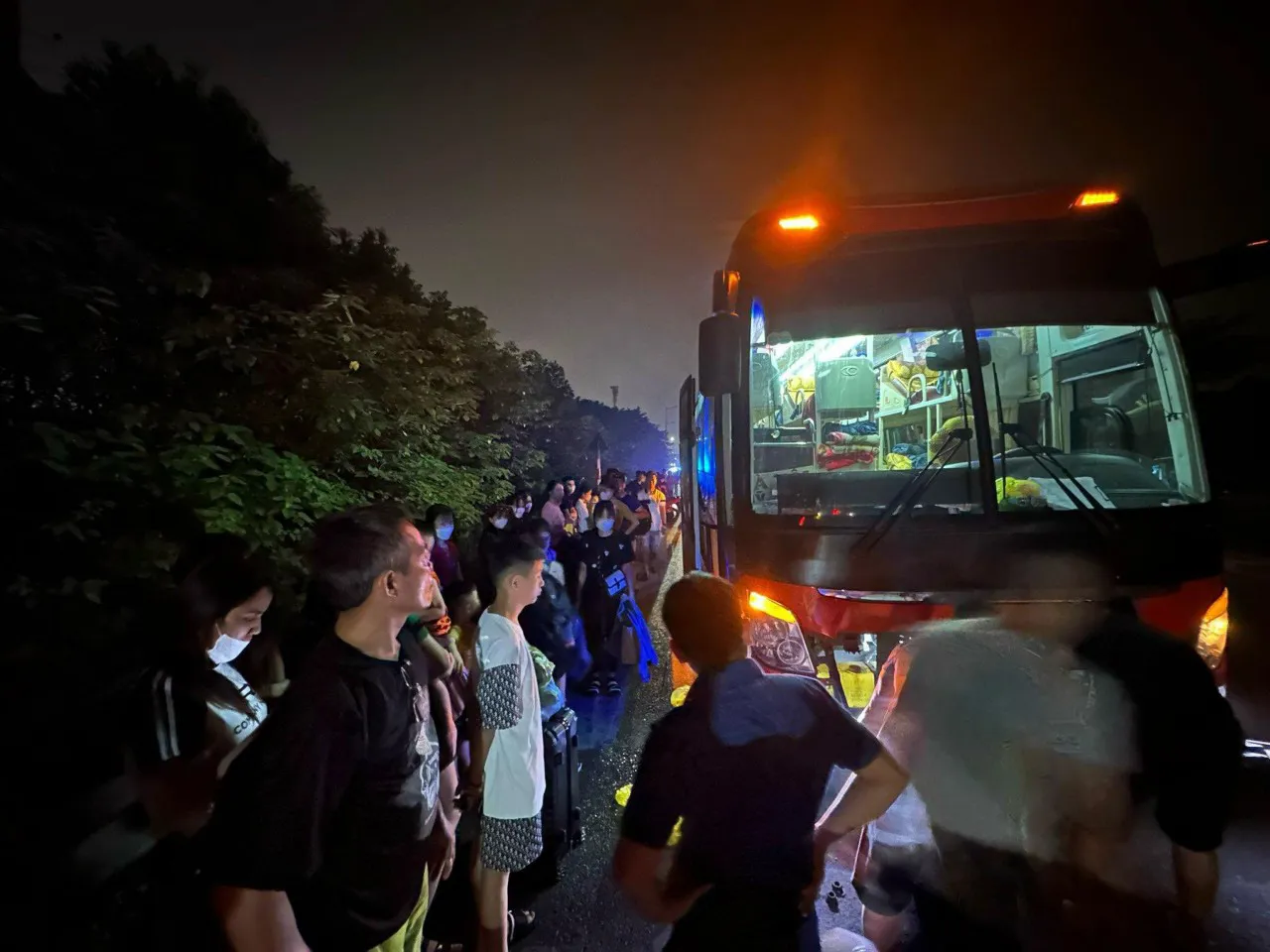 Hà Nội: Tài xế xe khách không có bằng lái liều lĩnh chở hàng chục người