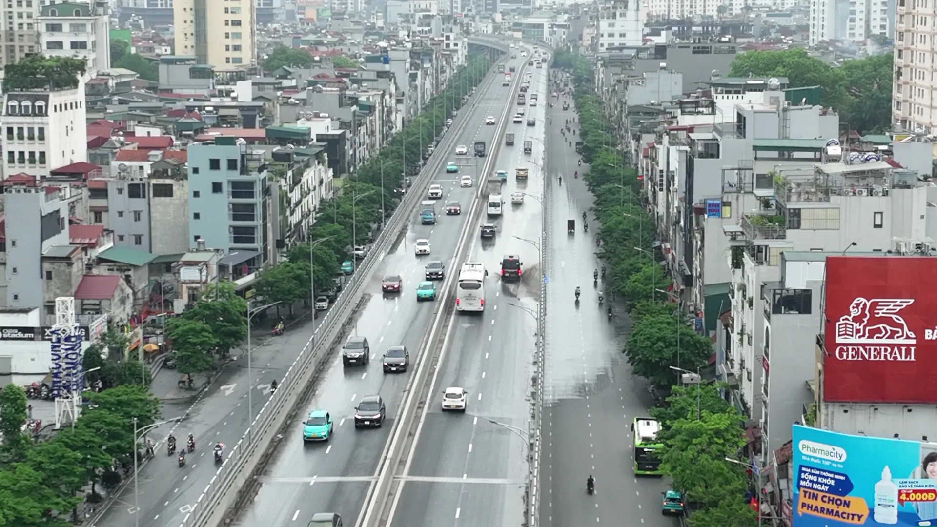 Vành đai 2 trên cao cứ mưa là ngập do không được dọn rác thường xuyên