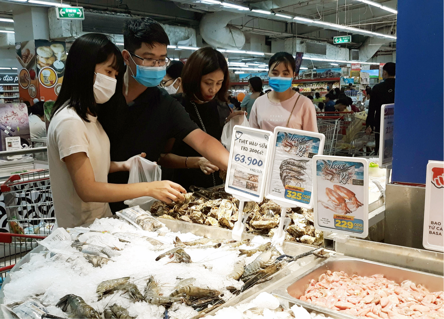 Chào Hè, siêu thị đồng loạt giảm giá đến 50%