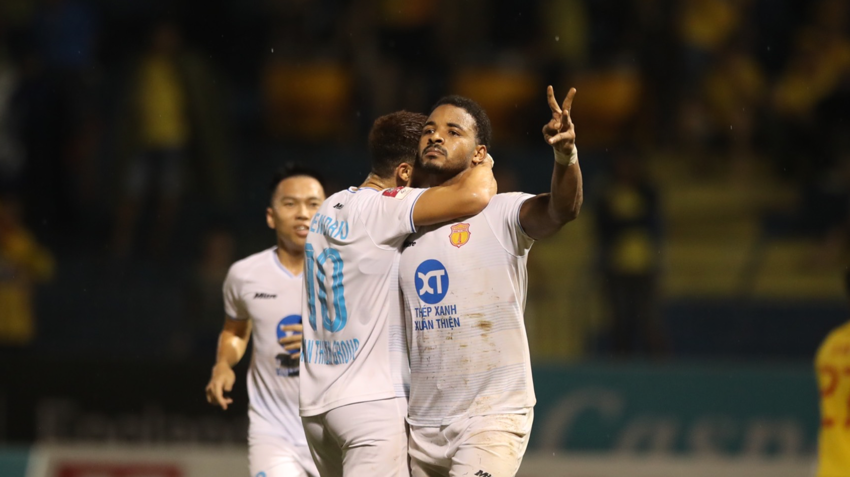 Vòng 21 V-League 2023/2024: CAHN hụt hơi, Nam Định ngược dòng trước Thanh Hoá