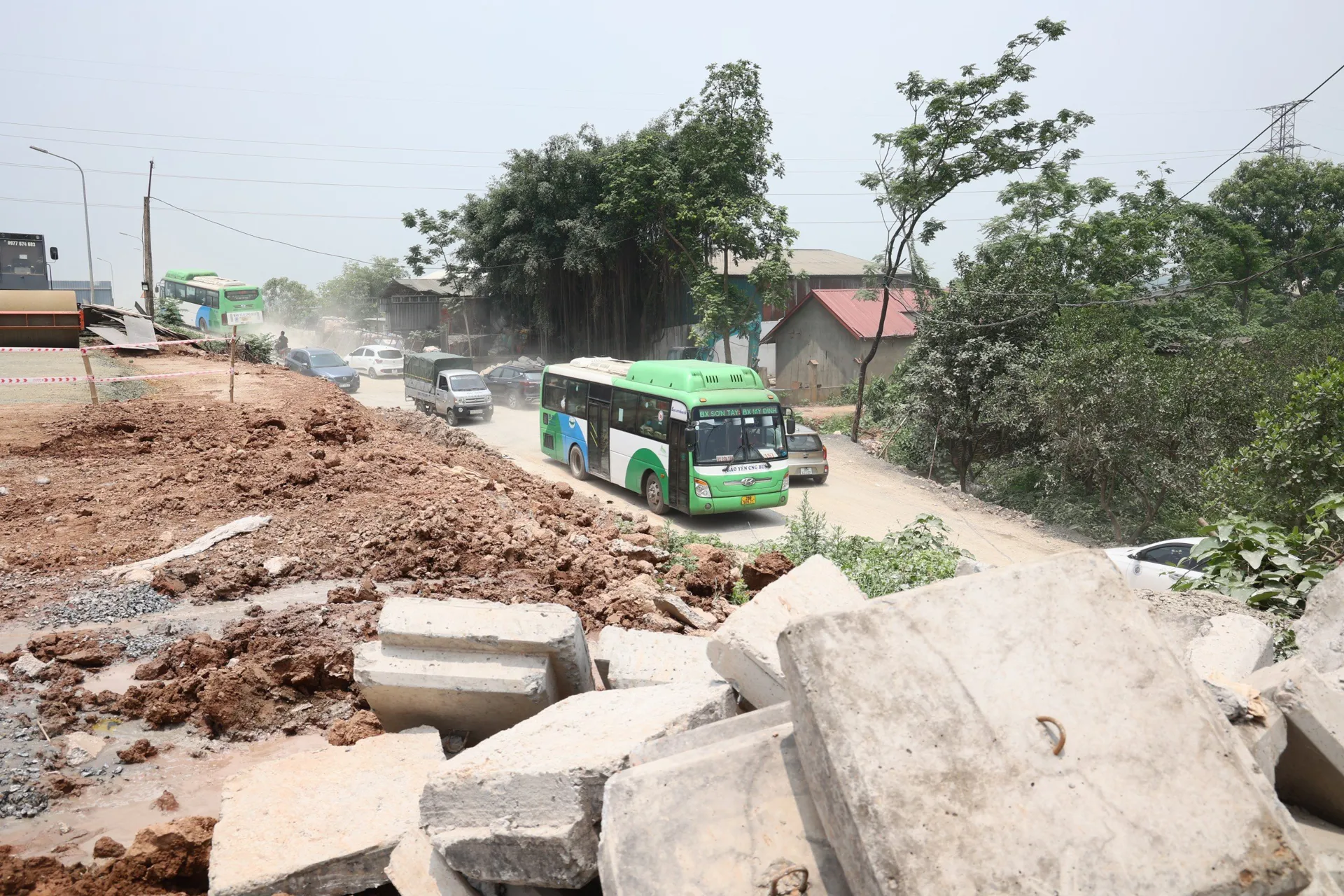 Tại huyện Phúc Thọ: Thi công đường tỉnh 421 gây mất an toàn giao thông