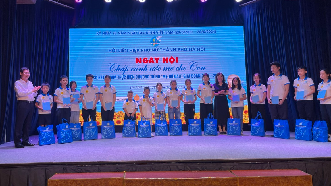 Hà Nội: chương trình "Mẹ đỡ đầu" hỗ trợ trẻ mồ côi gần 10 tỷ đồng