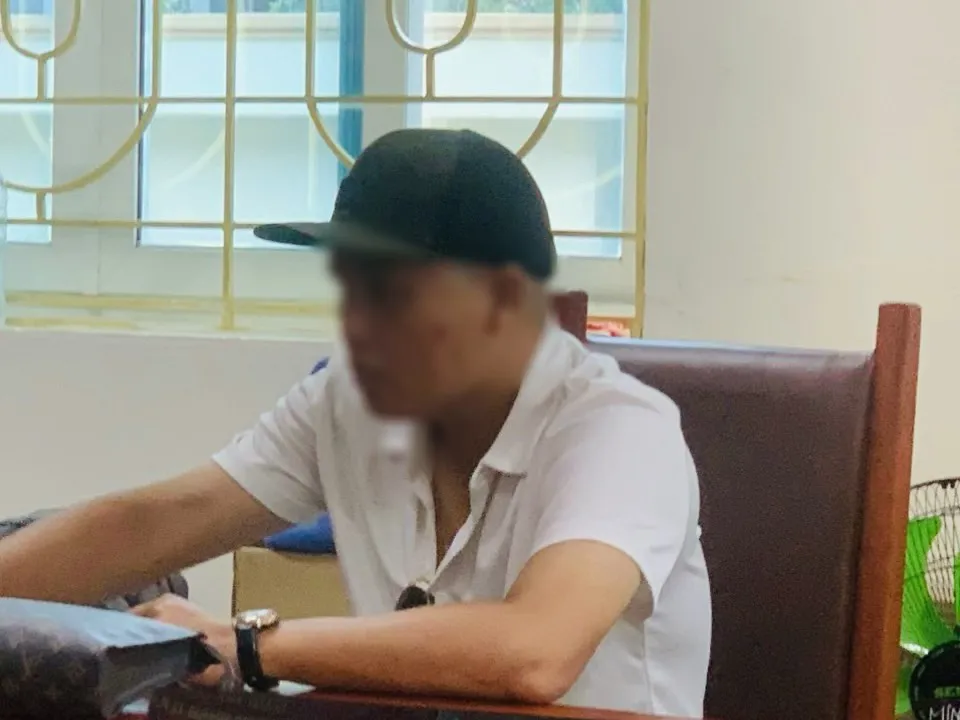 Tự ý lấy xe taxi của người khác đi ngược chiều trên đường Phạm Hùng