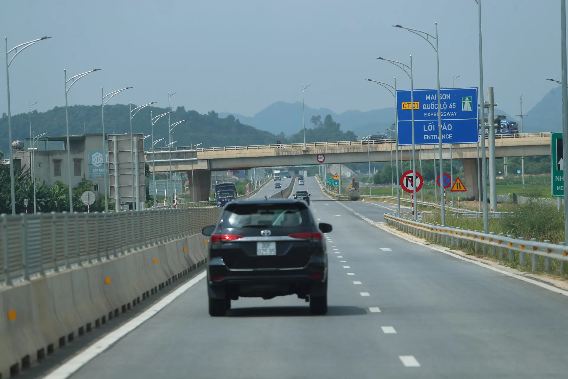 Những tuyến cao tốc nào do Nhà nước đầu tư sẽ thu phí từ năm 2025?