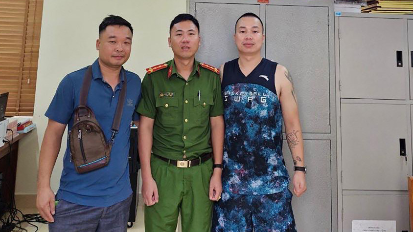 Quảng Ninh: Đại uý Công an cứu 3 du khách bị đuối nước