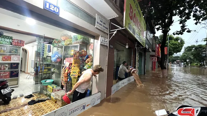 Mưa lớn trên diện rộng khiến nhiều khu vực TP Sơn La bị ngập úng