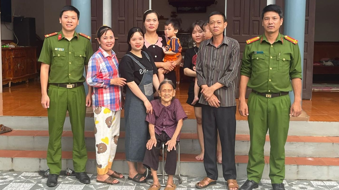 Công an xã giúp đỡ một gia đình đoàn tụ sau gần 30 năm lưu lạc