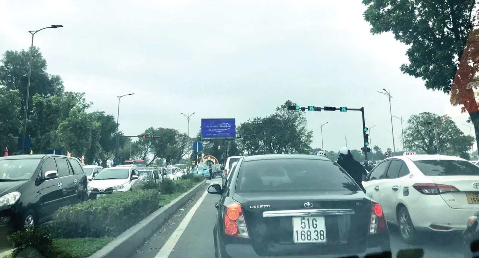 Điều chỉnh lại vị trí quay đầu xe trên Quốc lộ 1 qua Thừa Thiên Huế