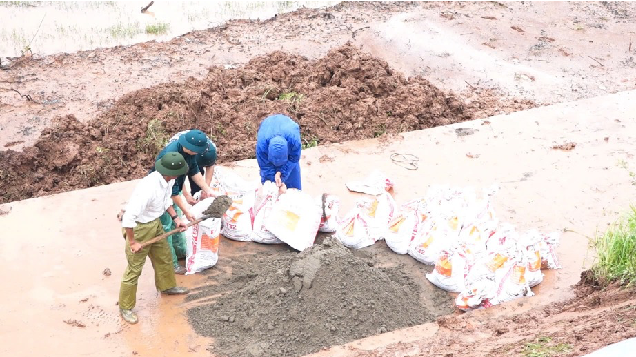 Chủ tịch UBND TP Hà Nội: tập trung ứng phó lũ lớn, bảo đảm an toàn đê điều