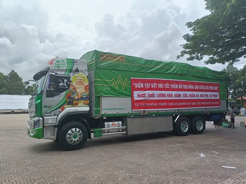 Đề nghị miễn phí BOT cho xe cứu trợ hàng hóa tới đồng bào vùng lũ