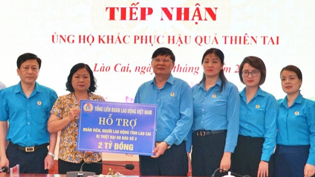 Tổng LĐLĐ Việt Nam hỗ trợ các địa phương khắc phục thiệt hại do mưa lũ