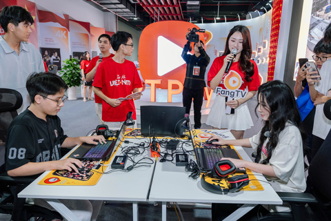FPT Play chiếu phim, trực tiếp bóng đá tại triển lãm A80